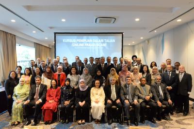 “Kursus Penipuan dalam Talian”